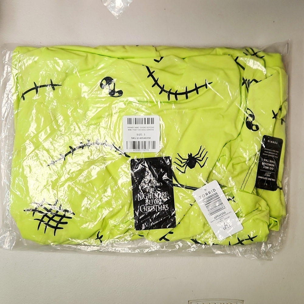 ❤️NWT TORRID NIGHTMARE BEFORE CHRISTMAS OOGIE BOOGIE HOODED DRESS - Picture 7 of 13
